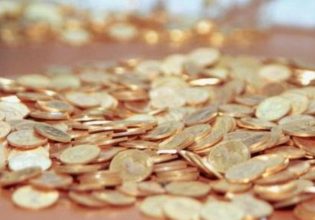 Σέρρες: Ηλικιωμένη έριξε 78 χρυσές λίρες από το μπαλκόνι σε άντρα που την εξαπάτησε