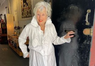 Στα 98 της, είναι αστέρι των μέσων κοινωνικής δικτύωσης – «Το TikTok μου φαίνεται ηλίθιο» λέει