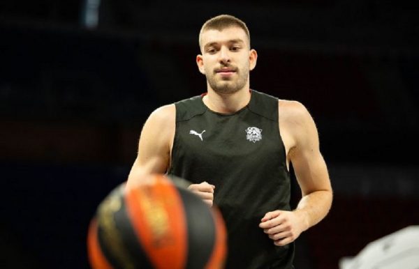 Η επιστροφή του Ρογκαβόπουλου και ένα… ιδιαίτερο καλοκαίρι (vids)