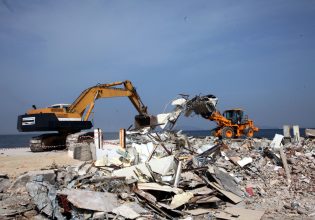 Αυθαίρετα: Οι μπουλντόζες ξεκίνησαν τις κατεδαφίσεις