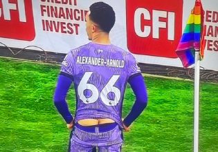 Απίστευτο: Ο Αλεξάντερ Άρνολντ έδωσε ασίστ με… κατεβασμένο σορτσάκι (vid)