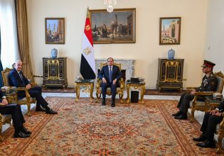 Στην Αίγυπτο ο Δένδιας – «Διαδραματίζουμε έναν σταθεροποιητικό ρόλο»