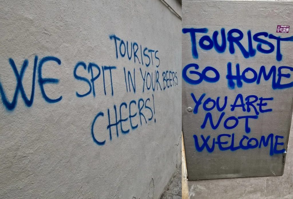 «Φτύνουμε στην μπύρα σας» – Η Αθήνα ανάμεσα στις πόλεις που… θέλουν να διώξουν τους τουρίστες