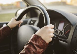 Λάρισα: Γυναίκα οδηγός κατήγγειλε επίθεση από άντρα – «Ήρθε και με χτύπησε γιατί του κόρναρα»