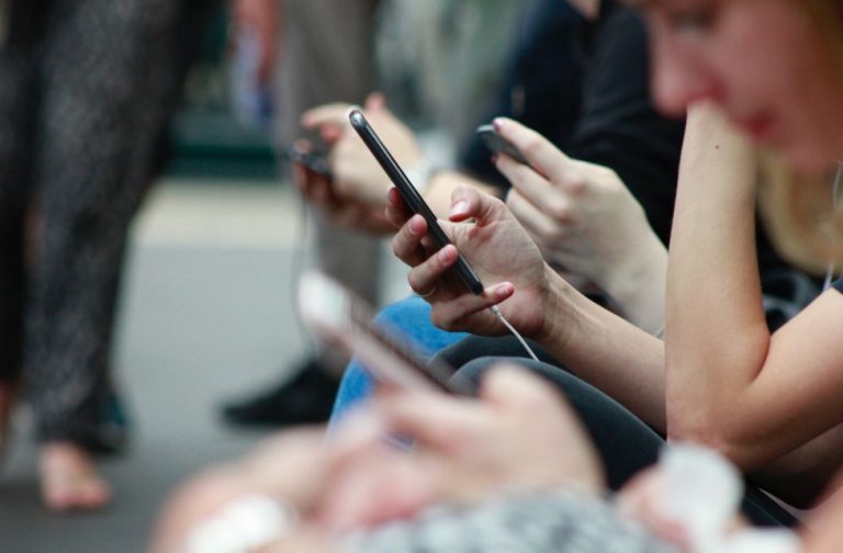 Ναύπακτος: Οι δύο ανήλικοι παραδέχτηκαν ότι «έγδυσαν» τις συμμαθήτριές τους – «Το κάναμε για να γελάσουμε»