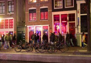 Ολλανδία: Βρέθηκε η νέα τοποθεσία των «Κόκκινων Φαναριών» του Άμστερνταμ