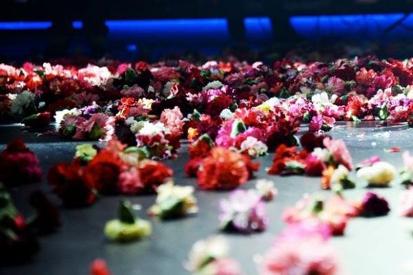 Και λίγο ουίσκι στο πάτωμα για τον Βασίλη