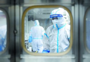 Έκρυψε η CIA πληροφορίες για την προέλευση της Covid; Η μαρτυρία και η αγωγή