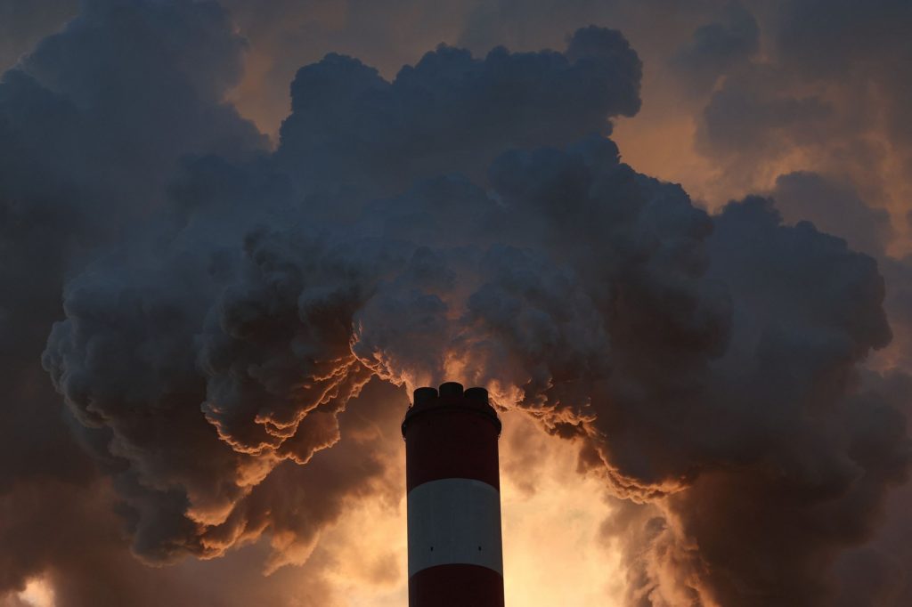 COP28: Τα ορυκτά καύσιμα διχάζουν τον πλανήτη την ύστατη ώρα των συνομιλιών