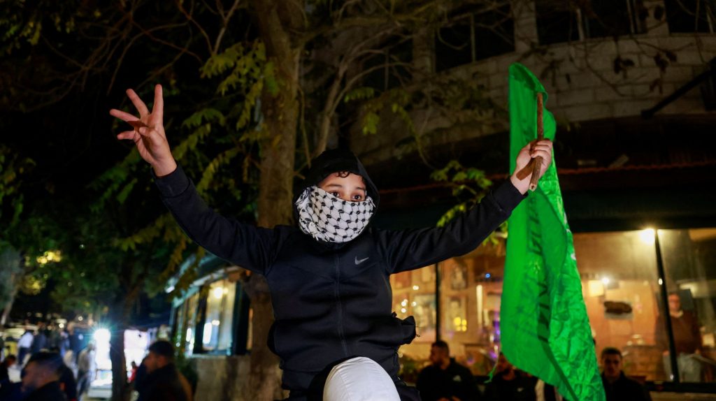 Χαμάς: Αυξάνεται η υποστήριξή της εν μέσω πολέμου σύμφωνα με δημοσκόπηση – Το 88% ζητάει παραίτηση Αμπάς