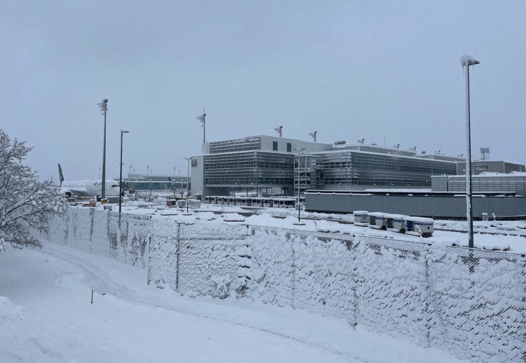 Χάος στο αεροδρόμιο του Μονάχου λόγω χιονόπτωσης – Η μαρτυρία Έλληνα εγκλωβισμένου