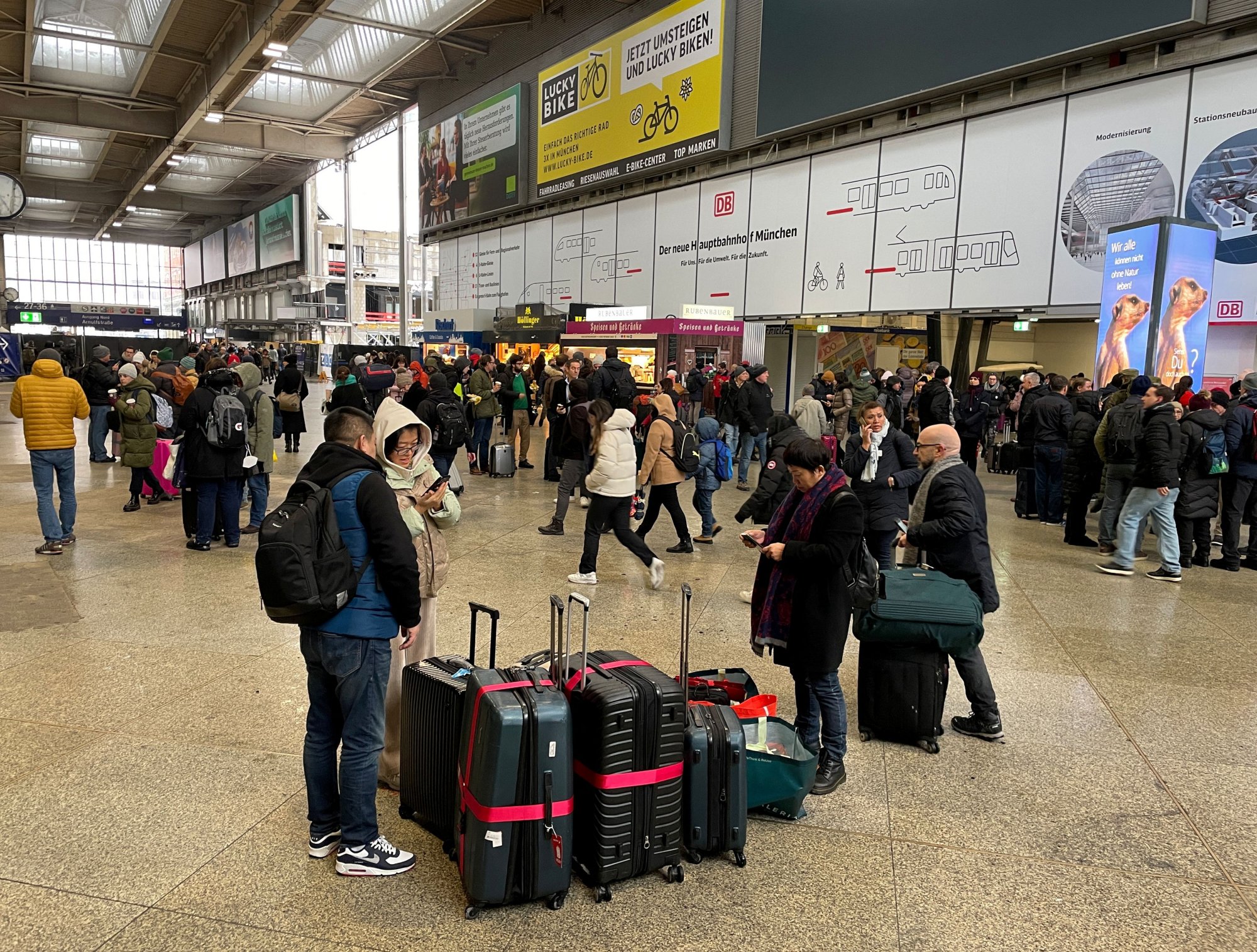 Μόναχο: Άνοιξε το αεροδρόμιο του Μονάχου - Ακόμα χωρίς τρένα