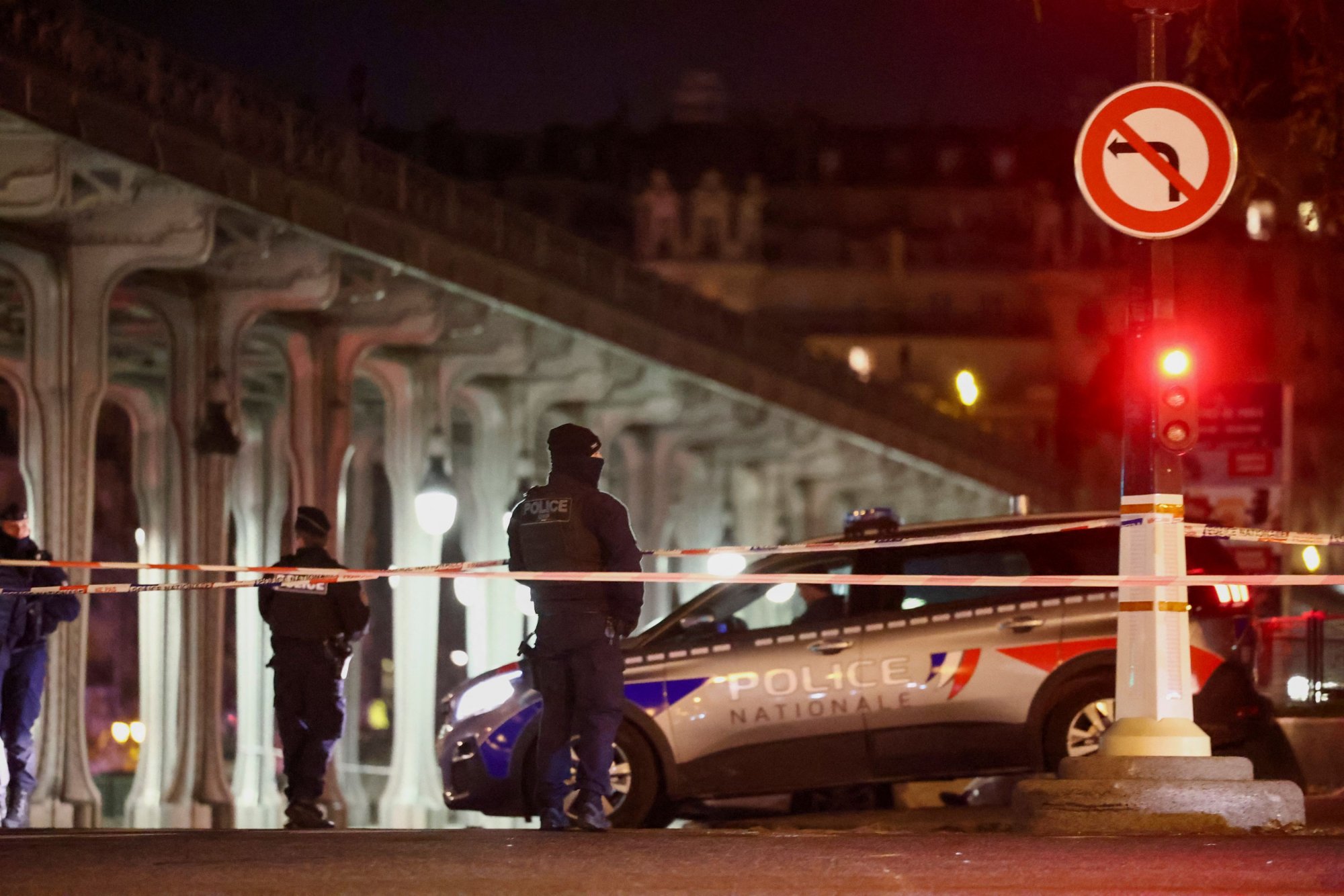 Επίθεση στη Γαλλία: Εξτρεμιστής μουσουλμάνος ο δράστης - «Δεν θα υποκύψουμε στην τρομοκρατία»