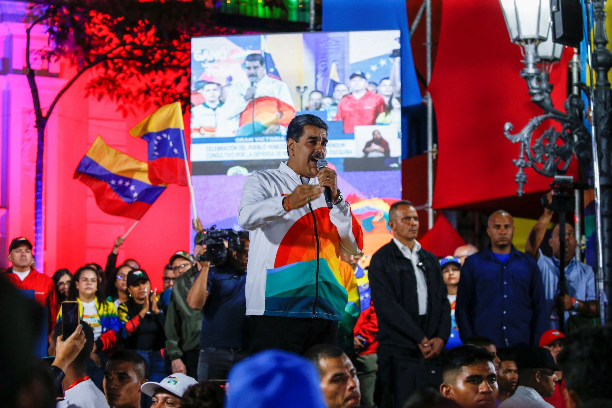 Εισβολή σε ξένη χώρα αποφάσισαν οι κάτοικοι της Βενεζουέλας - Ποιο το σχέδιο Μαδούρο