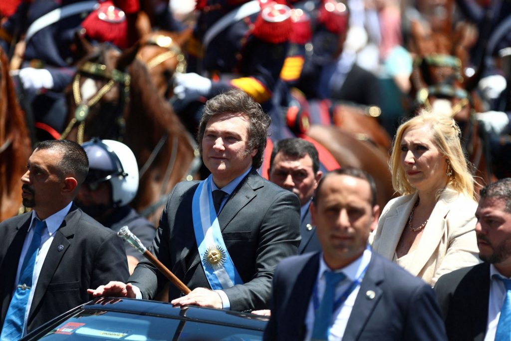 Αργεντινή: Ορκίστηκε πρόεδρος ο ακροδεξιός Μιλέι – Έρχεται «λιτότητα-σοκ» γιατί δεν υπάρχουν λεφτά