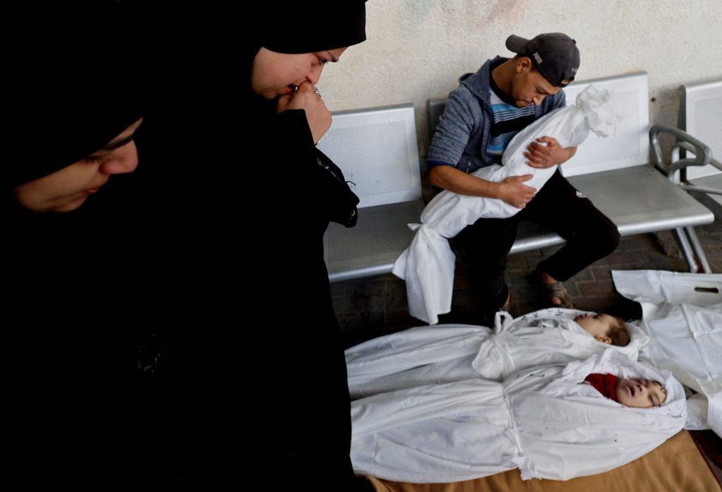 Live: Ισραηλινοί βομβαρδισμοί στη Ράφα με 24 νεκρούς – Εισβολή των IDF σε νοσοκομείο στη βόρεια Γάζα