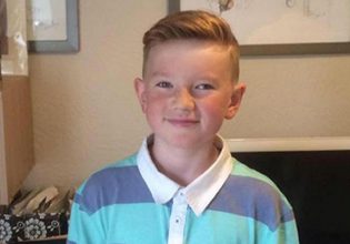 Η ιστορία του Άλεξ Μπάτι που βρέθηκε τυχαία 6 χρόνια μετά την εξαφάνισή του – Επανασυνδέθηκε με τη γιαγιά του