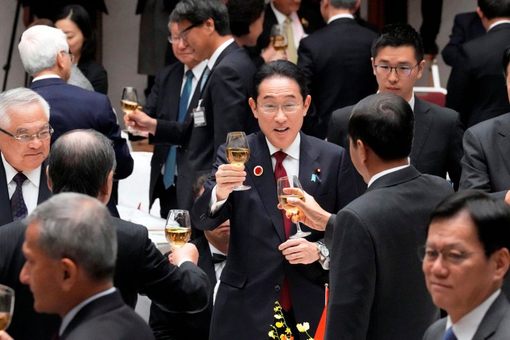 Ιαπωνία: Έφοδος εισαγγελέων στον κυβερνητικό συνασπισμό – Εννιά παραιτήσεις υπουργών για μίζες