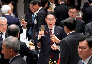 Ιαπωνία: Έφοδος εισαγγελέων στον κυβερνητικό συνασπισμό – Εννιά παραιτήσεις υπουργών για μίζες