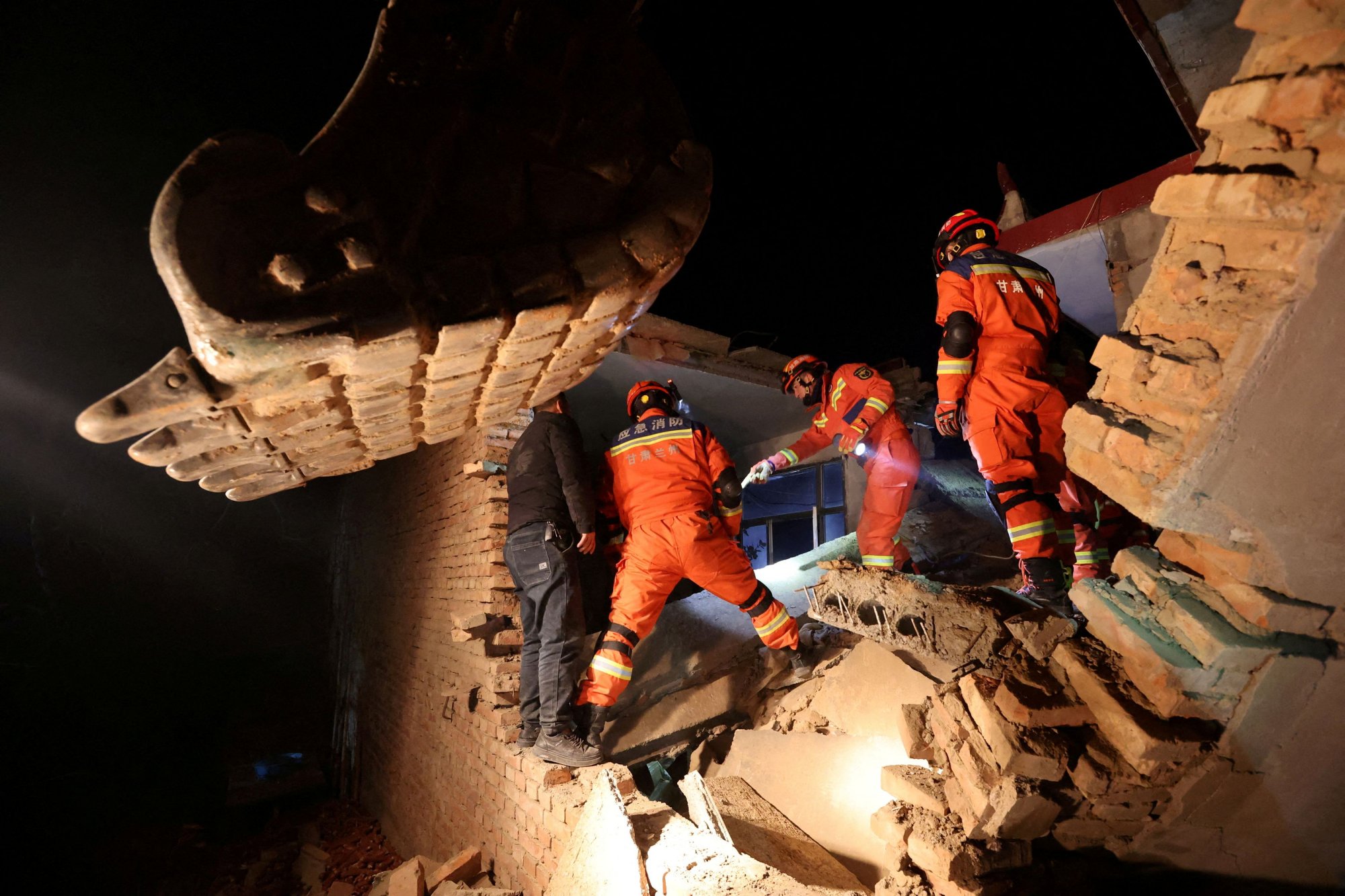Κίνα: 118 νεκροί, 580 τραυματίες και δεκάδες αγνοούμενοι από τον σεισμό των 6,2 Ρίχτερ