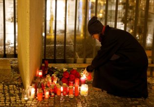 Μακελειό στην Πράγα: Μαρτυρίες όσων κατάφεραν να σωθούν από τον δράστη – «Υπήρχε μόνο αίμα στο πανεπιστήμιο»