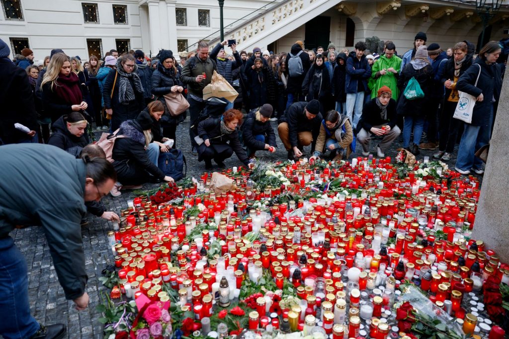Μακελειό στην Πράγα: Φόβοι ότι ο δράστης είχε συνεργό που δεν έχει συλληφθεί