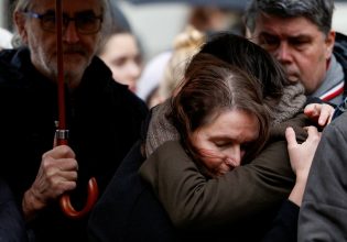 Μακελειό στην Πράγα: Ο 24χρονος κουβαλούσε όπλα σε θήκη κιθάρας – Κατά τύχη γλίτωσε η μητέρα του