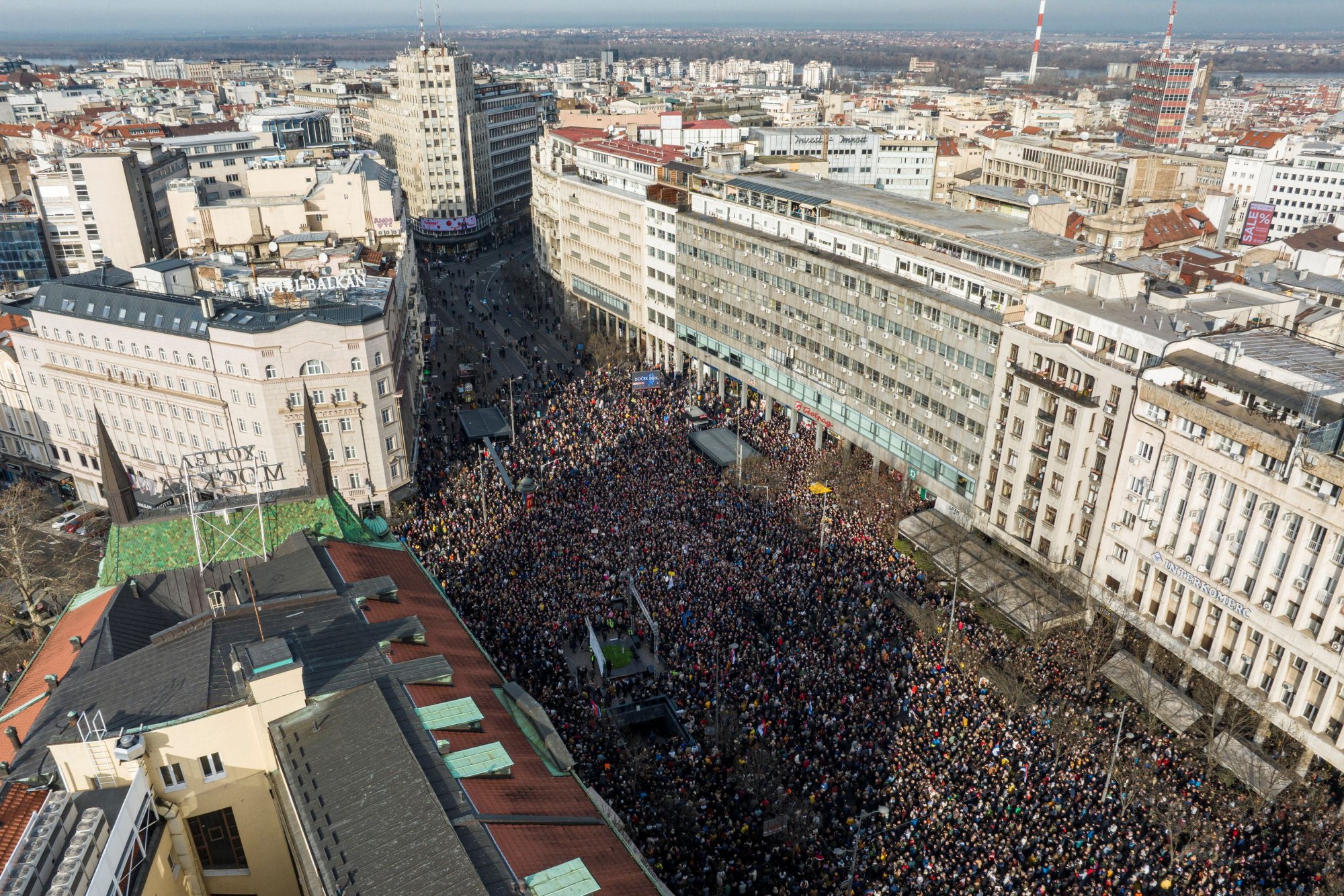 Βελιγράδι: Τεράστια συγκέντρωση διαμαρτυρίας με σύνθημα «Δεν συμβιβαζόμαστε»