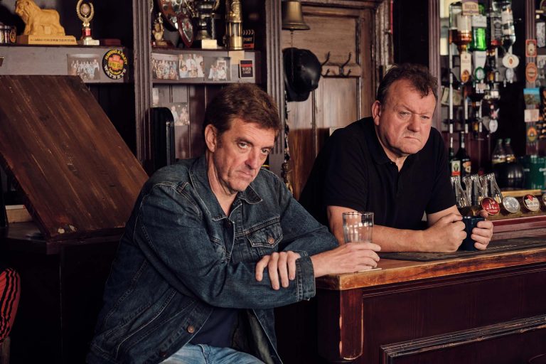 24 ώρες στην Αθήνα: Γίνεται να ακούς NWA και να διαβάζεις Λειβαδίτη;