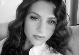 Καλαμάτα: «Είμαι ζωντανή-νεκρή» – Θύμα επίθεσης από αγέλη σκύλων μιλά για τον εφιάλτη έναν χρόνο μετά