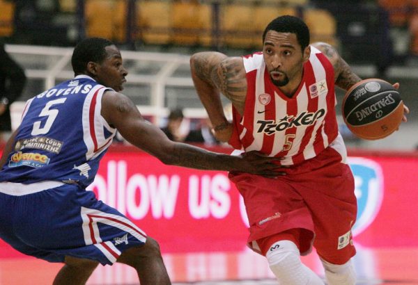 Ολυμπιακός: Στο ΣΕΦ για το ματς με τη Ρεάλ Μαδρίτης ο Έισι Λο (pic)