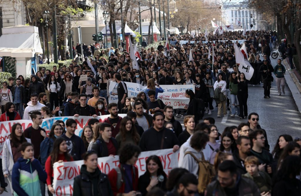 Αντιπολίτευση, φοιτητές και μαθητές σηκώνουν παντιέρα αντίδρασης για τα «μη κρατικά πανεπιστήμια»