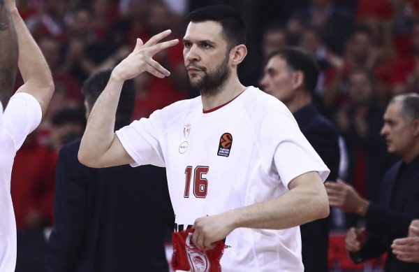 Παπανικολάου: «Ο Ολυμπιακός μπορεί να κερδίσει τον Παναθηναϊκό στο ΟΑΚΑ»