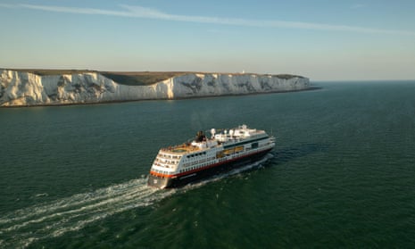 Βόρεια Θάλασσα: Το κρουαζιερόπλοιο Maud παραμένει ανοιχτά της Δανίας μετά την καταιγίδα και το μπλακ άουτ