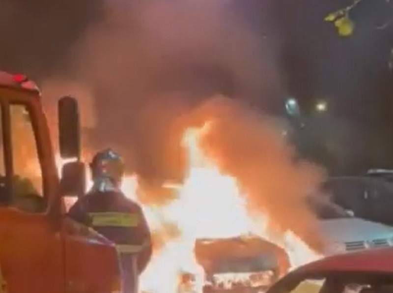 Πυρκαγιά σε αυτοκίνητο στη Θεσσαλονίκη - Κάηκε ολοσχερώς