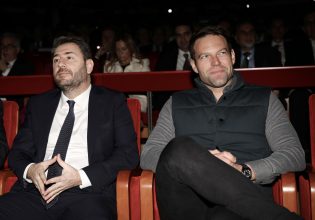 Δημοσκοπήση: Το πολυπόθητο Κέντρο ποιος θα το πάρει; – Το ΠΑΣΟΚ λαχανιάζει, ο ΣΥΡΙΖΑ ταλαντεύεται