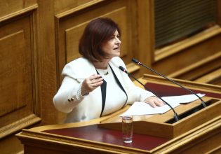 Βουλή: Πολιτική υποχρηματοδότησης της κυβέρνησης σε Υγεία και Παιδεία, λέει η Μανωλάκου