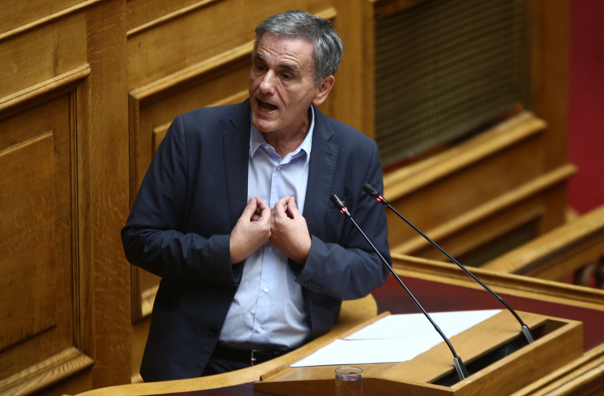 Βουλή: Δεν αντιμετωπίζει το κοινωνικό πρόβλημα ο προϋπολογισμός, λέει ο Τσακαλώτος