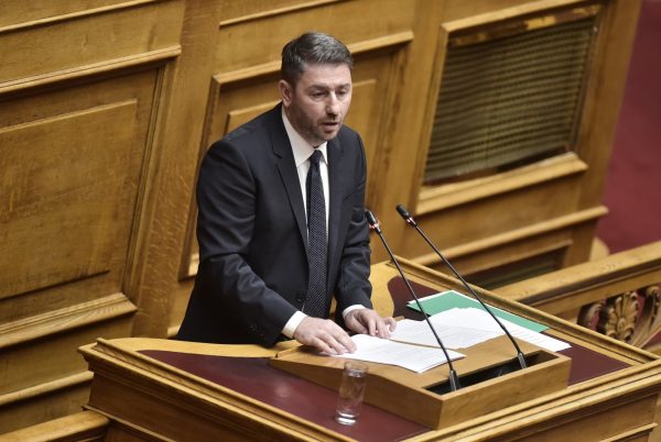 Ανδρουλάκης: Καταντήσατε το Μαξίμου σε γραφείο real estate – Ανάγκη για μείωση του ΦΠΑ