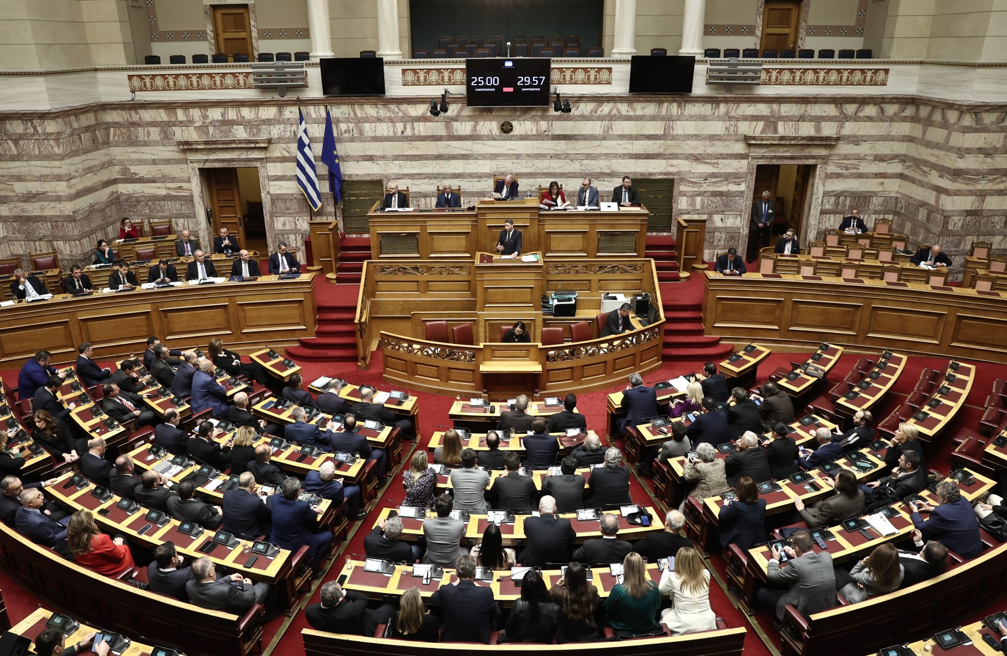 Βουλή: Εγκρίθηκε ο προϋπολογισμός - Με 249 «ναι» πέρασαν οι αμυντικές δαπάνες
