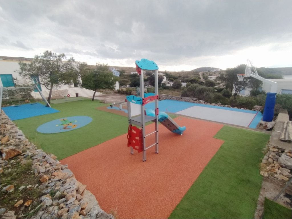 Συγκίνηση: Οι Αρκιοί έχουν πλέον παιδική χαρά για τον μοναδικό μαθητή του νησιού