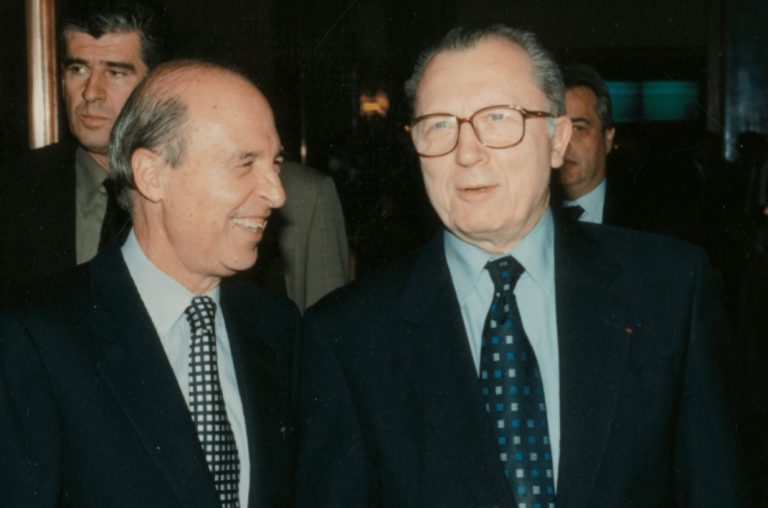 Σημίτης: Ο Ζάκ Ντελόρ έδωσε σάρκα και οστά στην Ευρωπαϊκή Ένωση