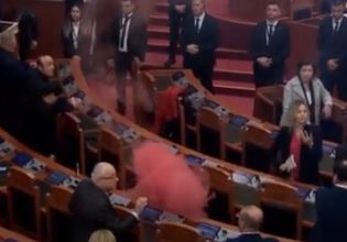 Αλβανία: Ένταση, μπράβοι και καπνονογόνα στη Βουλή για τη μεταναστευτική συμφωνία με την Ιταλία