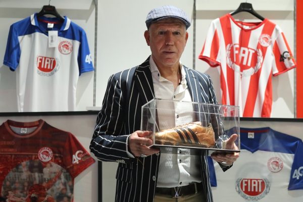 Στην μπουτίκ του Ολυμπιακού o Νίκος Αναστόπουλος