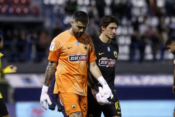 Επεισόδιο με Αθανασιάδη και οπαδούς της ΑΕΚ έξω από το γήπεδο του Πανσερραϊκού (vid)