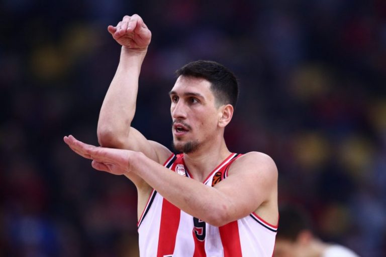 Επικό βίντεο: Η «καλημέρα» του Ολυμπιακού με Λαρεντζάκη υπό τους ήχους του Βέγγου και του… φιδιού