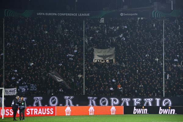 Χαμός στην Τούμπα: Ακούστηκαν υβριστικά συνθήματα κατά Μητσοτάκη και Κυβέρνησης