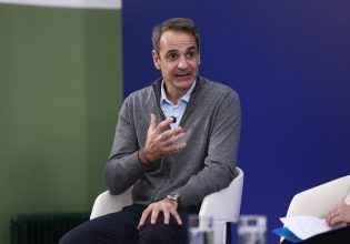 Τρέχει να καθησυχάσει για το κύμα ακρίβειας ο πρωθυπουργός