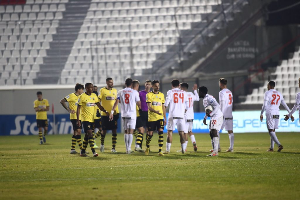 Πανσερραϊκός – ΑΕΚ 2-2: Κατρακυλάει η Ένωση, νέα γκέλα στην επαρχία