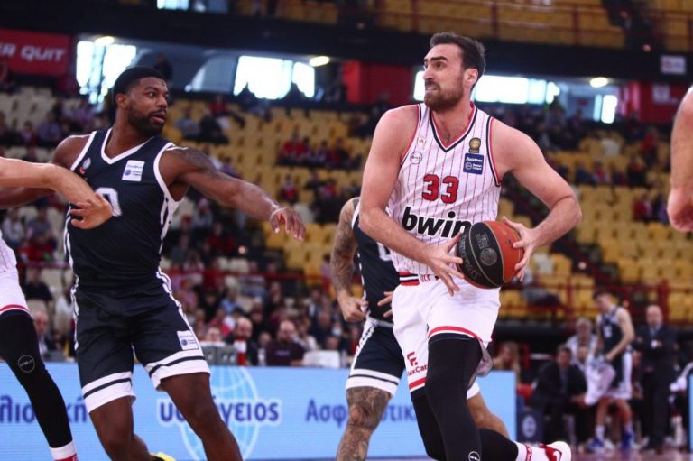 Ο Μιλουτίνοφ σκόραρε στην εκπνοή του χρόνου με σουτ πίσω από την μπασκέτα (vid)